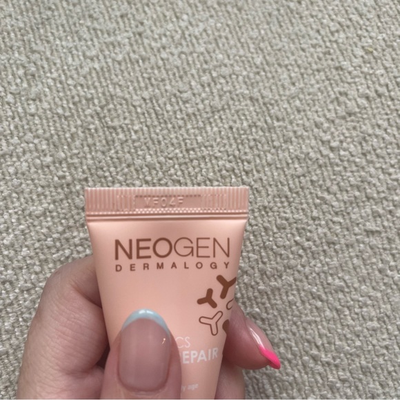 Neogen Probiotics Youth Repair Cream 15g - Picture 4 of 6